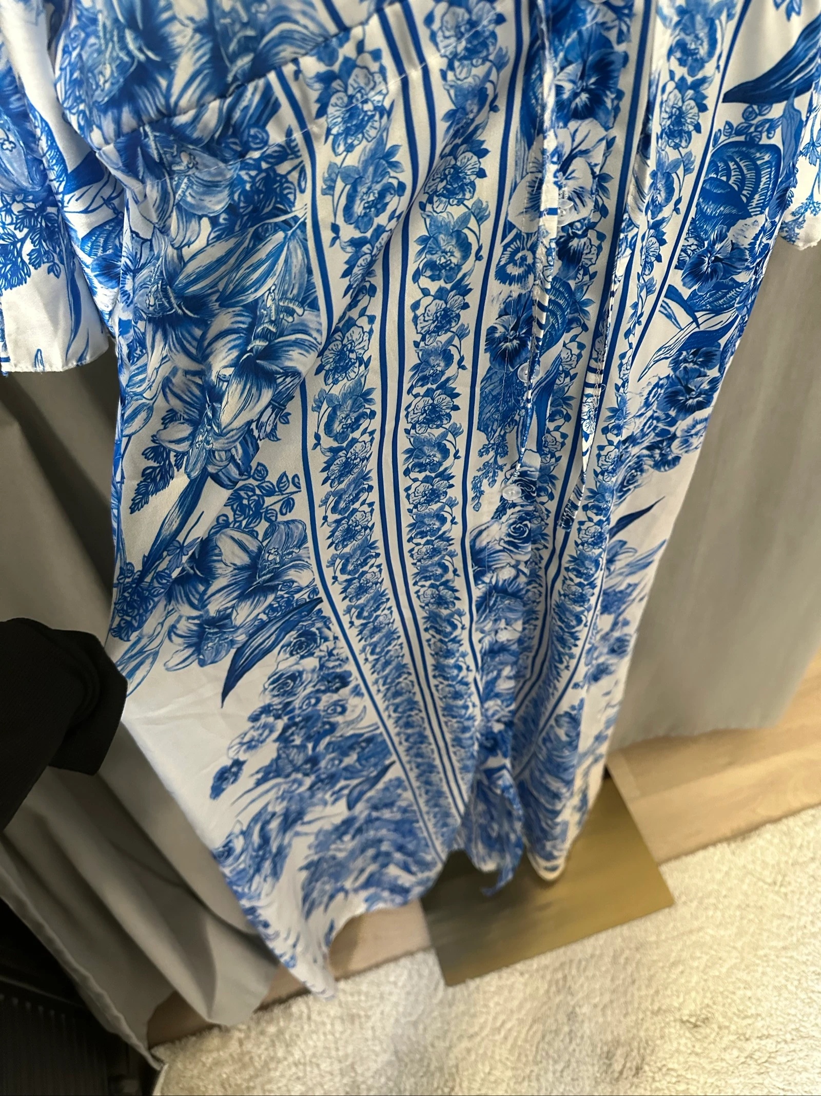 Robe longue satinée blanche & bleue à imprimé floral – Taille unique – photo 5